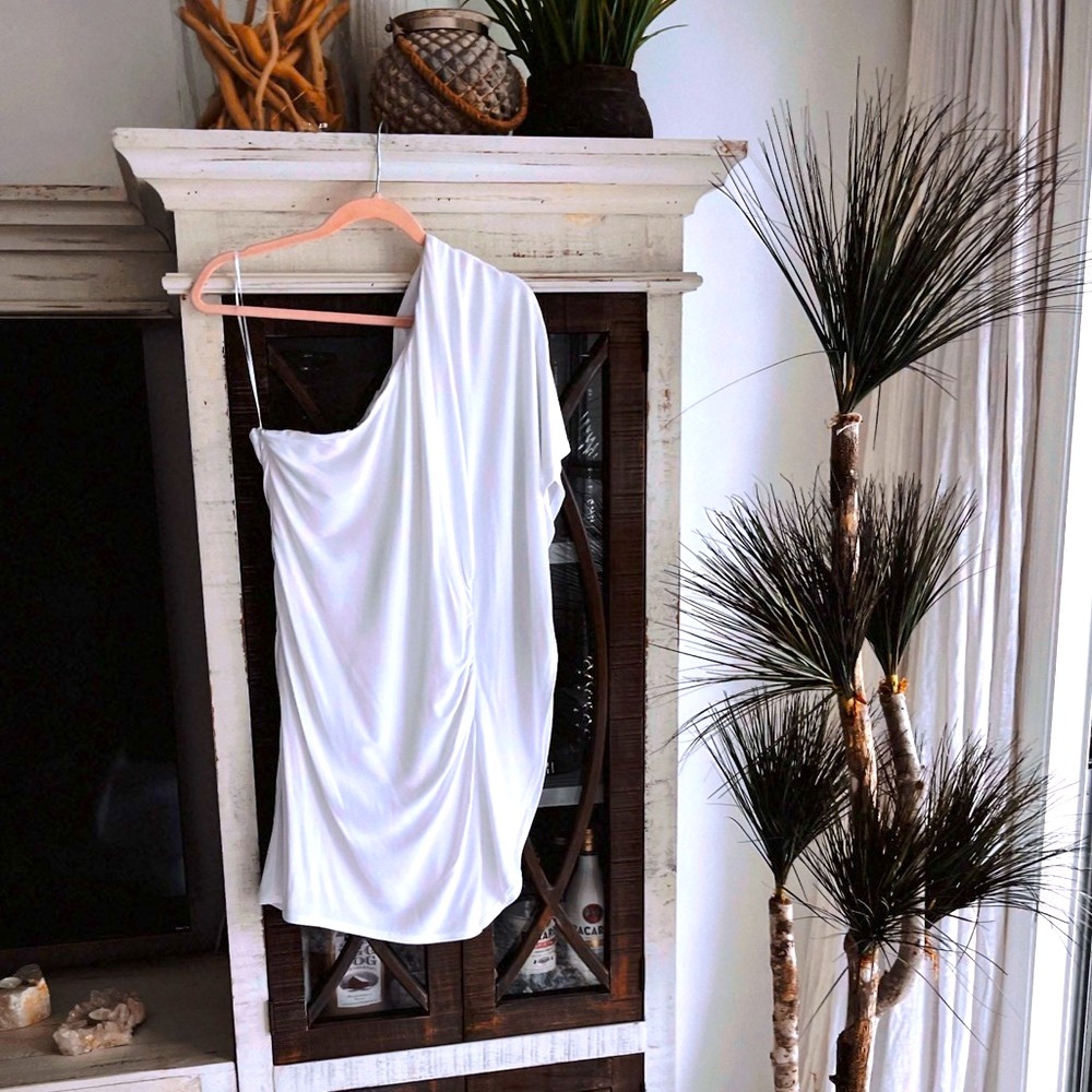 TRINA TURK ONE SHOULDER DRESS🩵🦢